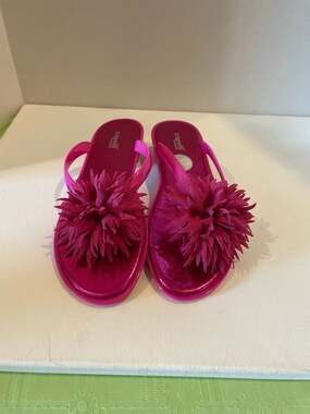 Capelli New York Hot Pink Flip Flops. Large Floral Pom Pom. Size 8.